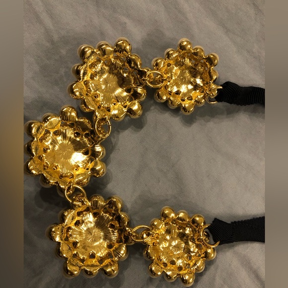 Pearl clusters with elegant tie back necklace - Picture 4 of 5